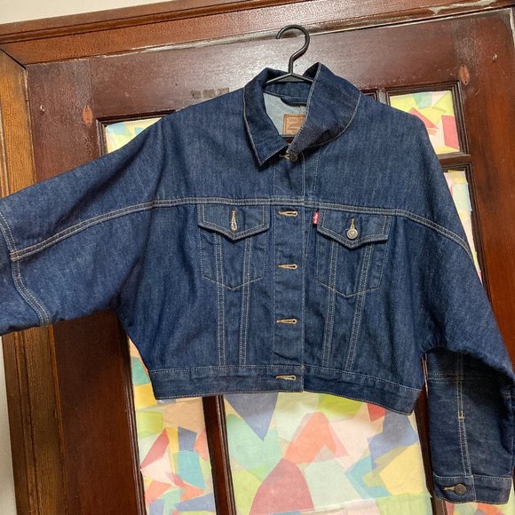 * SOLD* Cropped Levi's Denim Jacket + Free Gift - Picture 1 of 5